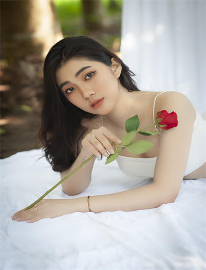 我让最想被拥抱的男人给威胁_欧美骚货_两个人的爱情原声视频