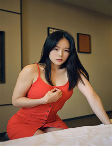 《男人玩b的女人图片-皇后的白月光另有其人》
